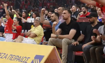 Ολυμπιακός - Παναθηναϊκός: Η αποθέωση στον Μιλουτίνοφ