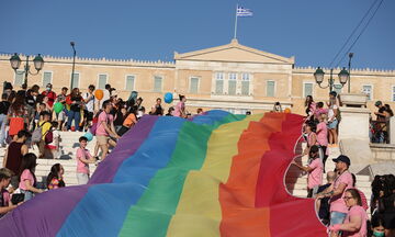 Athens Pride: Άρχισε η μεγάλη παρέλαση στην Αθήνα (vid)