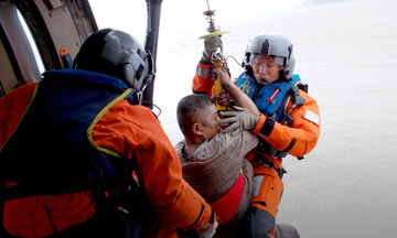 Χονγκ Κονγκ: «Σβήνουν» οι ελπίδες για επιζώντες του πλοίου που κόπηκε στα δύο