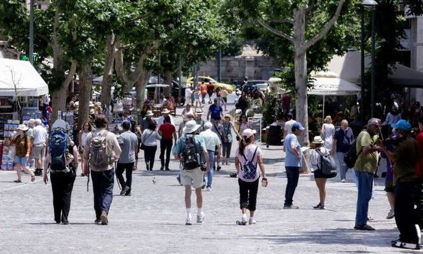 Κορονοϊός: Κορύφωση με 24.000 κρούσματα στα μέσα Ιουλίου - Περαιτέρω αύξηση θανάτων τον Αύγουστο