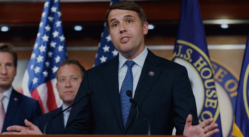 Επίσημο: Πέρασε η τροπολογία του Κρις Πάπας για «μπλόκο» στα τουρκικά F-16