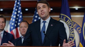 Επίσημο: Πέρασε η τροπολογία του Κρις Πάπας για «μπλόκο» στα τουρκικά F-16