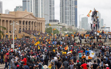 Σρι Λάνκα: Έφυγε για να γλιτώσει την λαϊκή οργή ο πρόεδρος της χώρας