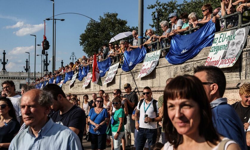 Ουγγαρία: Οργισμένες διαδηλώσεις κατά φορολογικού νόμου του Όρμπαν