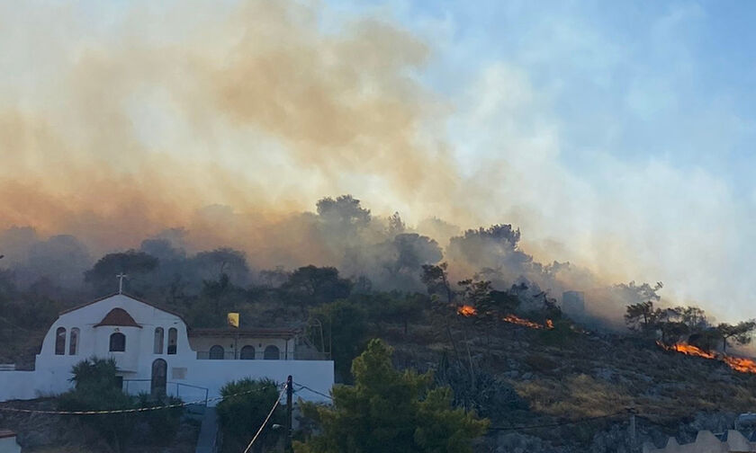 Σαλαμίνα: Υπό έλεγχο τέθηκε η φωτιά