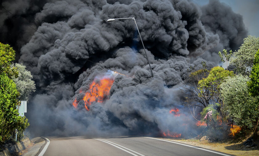 Ηλεία: Ανεξέλεγκτη η πυρκαγιά - Προληπτική εκκένωση σε τέσσερις περιοχές (pics)