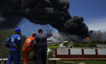  Κούβα: Κεραυνός προκάλεσε φωτιά σε πετρελαϊκές εγκαταστάσεις - Πολλοί τραυματίες και αγνοούμενοι