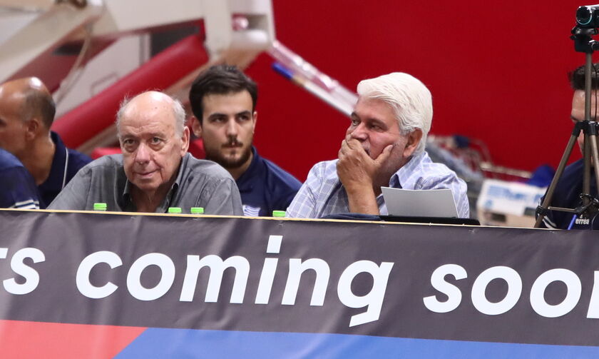 Ελλάδα - Κροατία 3-0: Παρακολούθησαν μαζί τον αγώνα Μπελιγράτης και Καραμπέτσος