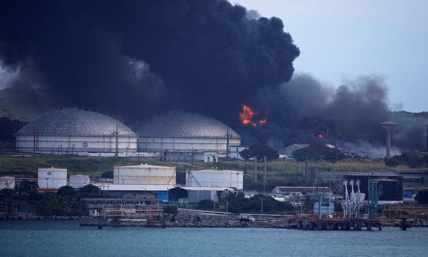 Κούβα: Ανεξέλεγκτη η φωτιά σε πετρελαϊκές εγκαταστάσεις - Νεκροί, αγνοούμενοι και τραυματίες