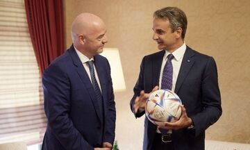 Συνάντηση με τον πρόεδρο της FIFA είχε στο Κατάρ ο Κυριάκος Μητσοτάκης