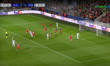 Βικτόρια Πλζεν - Κάραμπαγκ: Απίθανο γκολ του Όζοβιτς για το 0-1