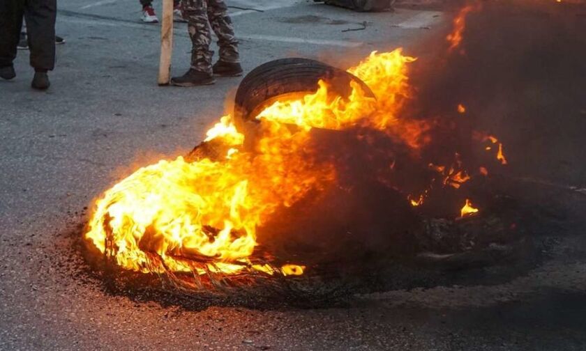 Άνοιξε η Πατρών-Πύργου: Παραμένουν ισχυρές αστυνομικές δυνάμεις