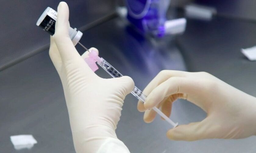 Εγκρίθηκαν τα νέα εμβόλια Pfizer και Moderna για την Όμικρον