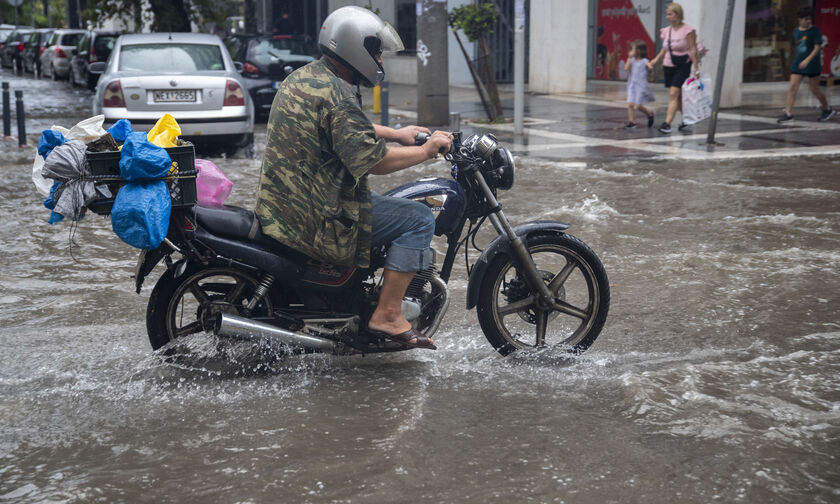 Καιρός: Βροχές και καταιγίδες