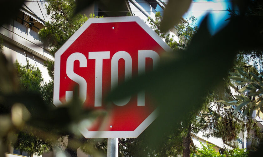 Ποιος δημιούργησε την πινακίδα STOP και γιατί είναι οκτάγωνη