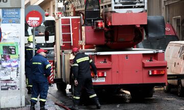 Φωτιά σε αντιπροσωπεία αυτοκινήτων στην Αχαρνών - Καταστροφές οχημάτων