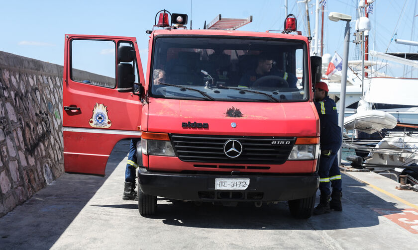 Φωτιά σε αποθήκη πολυκατοικίας στο Περιστέρι (vid)