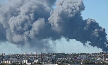 Φωτιά στο Παρίσι: Στις φλόγες η μεγαλύτερη αγορά τροφίμων του κόσμου «Rungis»