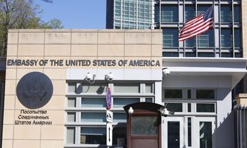 Η πρεσβεία των ΗΠΑ στη Μόσχα καλεί τους Αμερικανούς να εγκαταλείψουν άμεσα τη Ρωσία