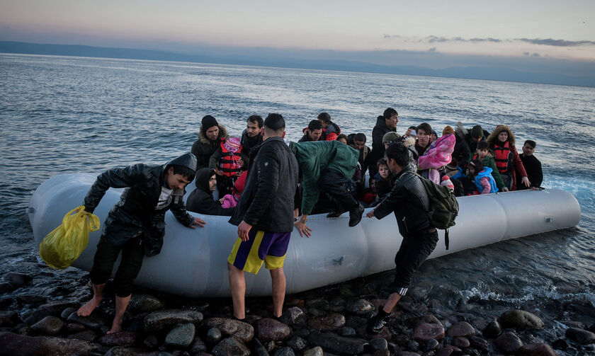 Φολέγανδρος: Εντοπίστηκαν 37 μετανάστες – Μεταξύ τους εννέα παιδιά