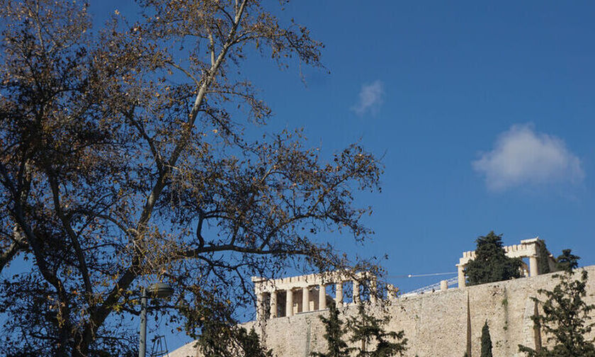 Ακρόπολη: Σε αυτοκτονία αποδίδεται ο θάνατος της γυναίκας που έπεσε από τον λόφο του Αρείου Πάγου