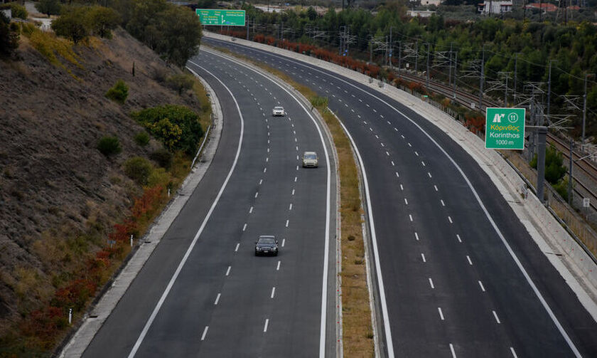 Ένας τραυματίας από ανατροπή αυτοκινήτου στην Αθηνών-Κορίνθου