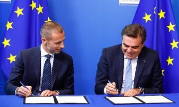 Σχοινάς και Τσεφερίν υπέγραψαν τη νέα συμφωνία συνεργασίας μεταξύ Κομισιόν και UEFA