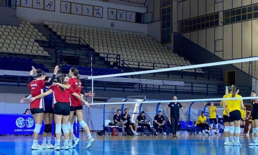 Ο Ολυμπιακός 3-0 την ΑΕΚ με 21 πόντους της Κούμπουρα και 16 μπλοκ