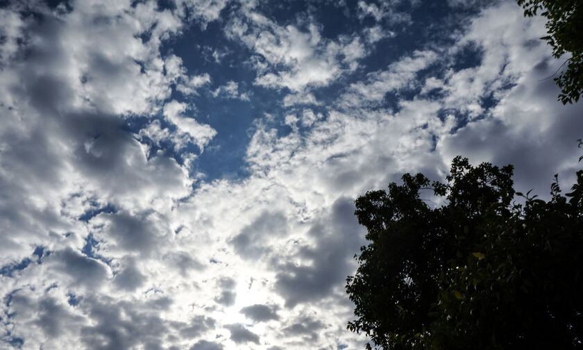 Καιρός: Σχεδόν αίθριος με αραιές νεφώσεις βαθμαία πυκνότερες τις βραδινές ώρες