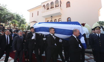 Συγκίνηση στην κηδεία του Αλέξανδρου Νικολαΐδη (pics)