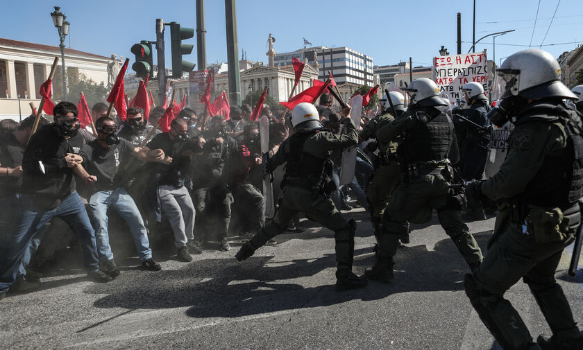 Επεισόδια στο Πανεκπαιδευτικό συλλαλητήριο στα Προπύλαια 