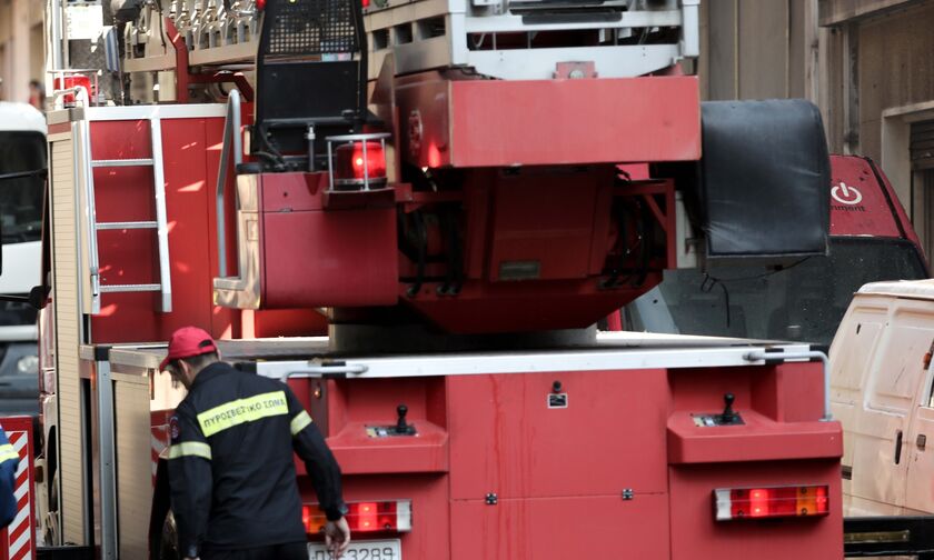 Στις φλόγες 4 αυτοκίνητα στην Αργυρούπολη