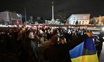 Ολονύχτιοι πανηγυρισμοί στη Χερσώνα – Οι ΗΠΑ χαιρετίζουν τη νίκη της Ουκρανίας