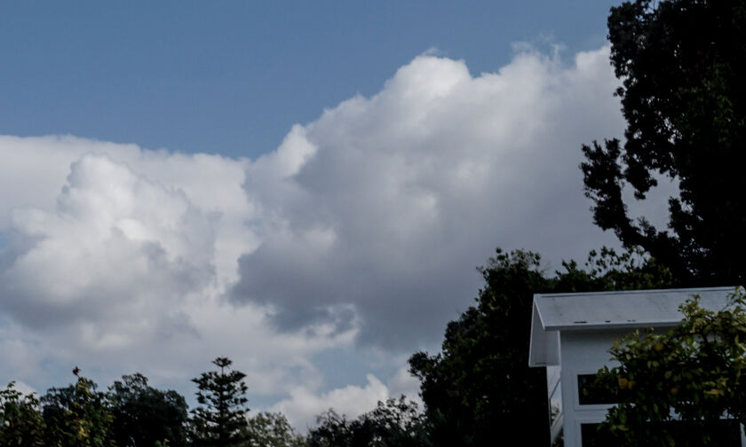 Καιρός: Αίθριος με λίγες πρόσκαιρες νεφώσεις, μικρή άνοδος της θερμοκρασίας