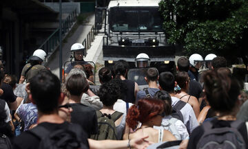Θεσσαλονίκη: Ένταση στην είσοδο του ΑΠΘ μετά από συγκέντρωση φοιτητών (vid)