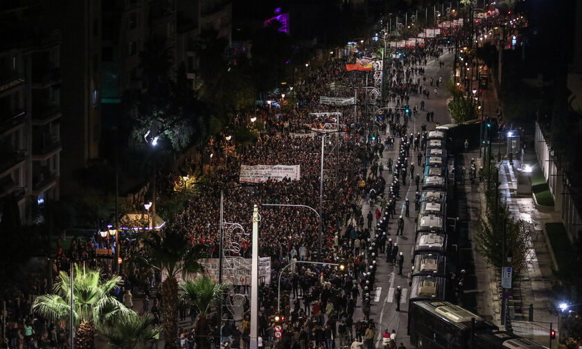 Πολυτεχνείο: Η μαζικότερη πορεία των τελευταίων ετών (vids)