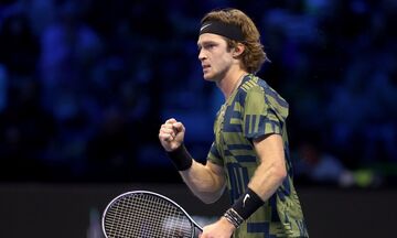 ATP Finals: Ήττα για τον Τσιτσιπά, στα ημιτελικά ο Ρούμπλεφ