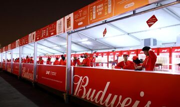 Budweiser: Μήνυση στη FIFA λόγω της απαγόρευσης αλκοόλ