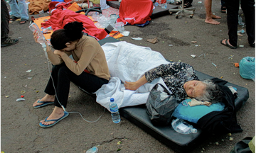 Ινδονησία: Πάνω από 60 νεκροί από τον σεισμό στη Δυτική Ιάβα
