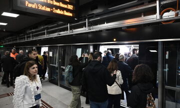 Μετρό Θεσσαλονίκης: Ενθουσιασμός του επιβατικού κοινού! (vid)