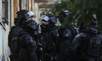 Θεσσαλονίκη: Σε εξέλιξη αστυνομική επιχείρηση για την εκκένωση κτιρίου (vid)