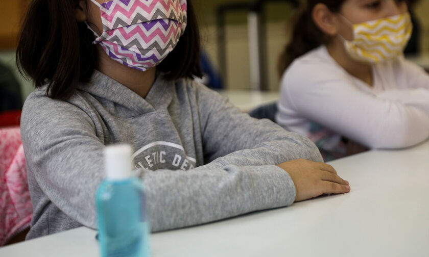 Κορονοϊός: Δεν εξετάζεται η επιστροφή της μάσκας στα σχολεία παρά την έξαρση