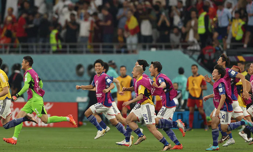 Μουντιάλ 2022 - Η εισβολή του πάγκου των Ιαπώνων στο γήπεδο μετά την ιστορική πρόκριση στους «16»!