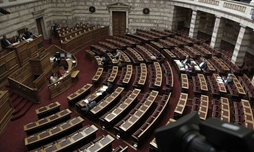 Συνελήφθη μαθήτρια που επιχείρησε να μπει με μαχαίρι στη Βουλή