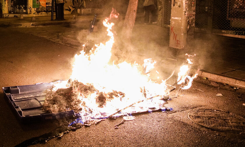 Νύχτα έντασης σε Δυτική Αττική και άλλες πόλεις - Περιορίστηκε η φωτιά στον Ασπρόπυργο (vid) 