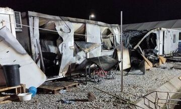 Λέσβος: Φωτιά στο ΚΥΤ του Καρά Τεπέ - 4 κοντέινερ κάηκαν ολοσχερώς
