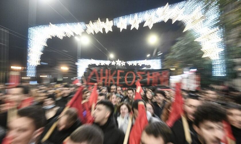 Μικροεπεισόδια στην πορεία για τον 16χρονο – Σε επιφυλακή η ΕΛΑΣ σε όλη τη χώρα