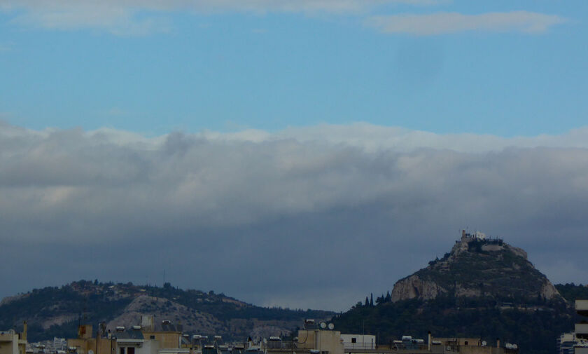 Καιρός: Παραμένει ψηλά η θερμοκρασία, αραιές νεφώσεις