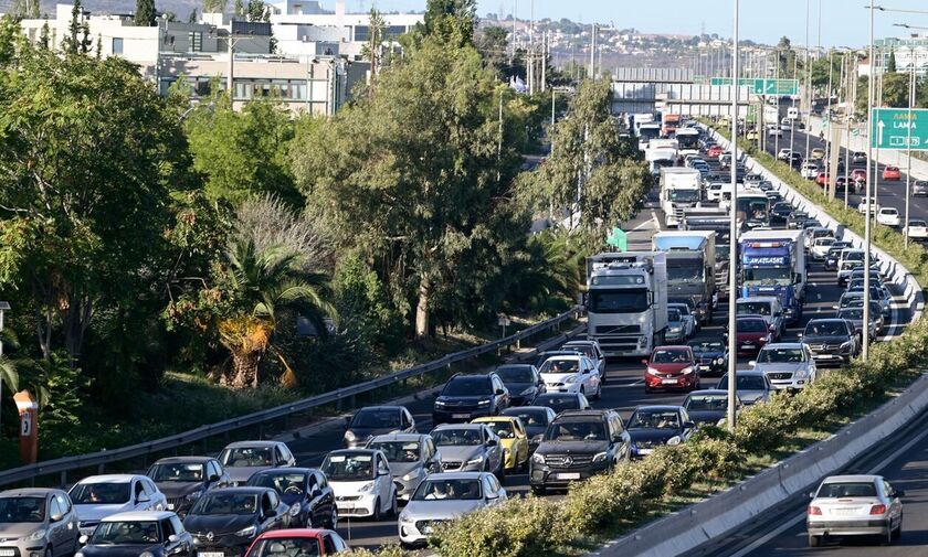 Kορυφώνεται η έξοδος των Χριστουγέννων - Σε επιφυλακή η τροχαία