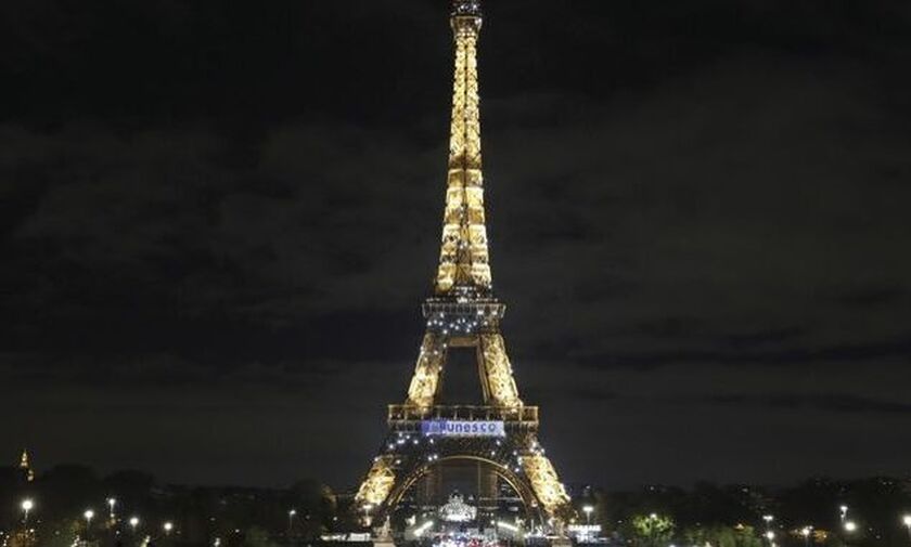 Παρίσι: Μηνύματα στον Πύργο του Άιφελ για τις διαδηλώσεις στο Ιράν